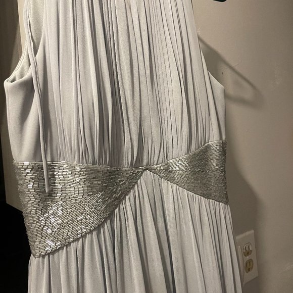 Stunning Floor Length Silver / Light Gray Gown, size 8 - Picture 1 of 3